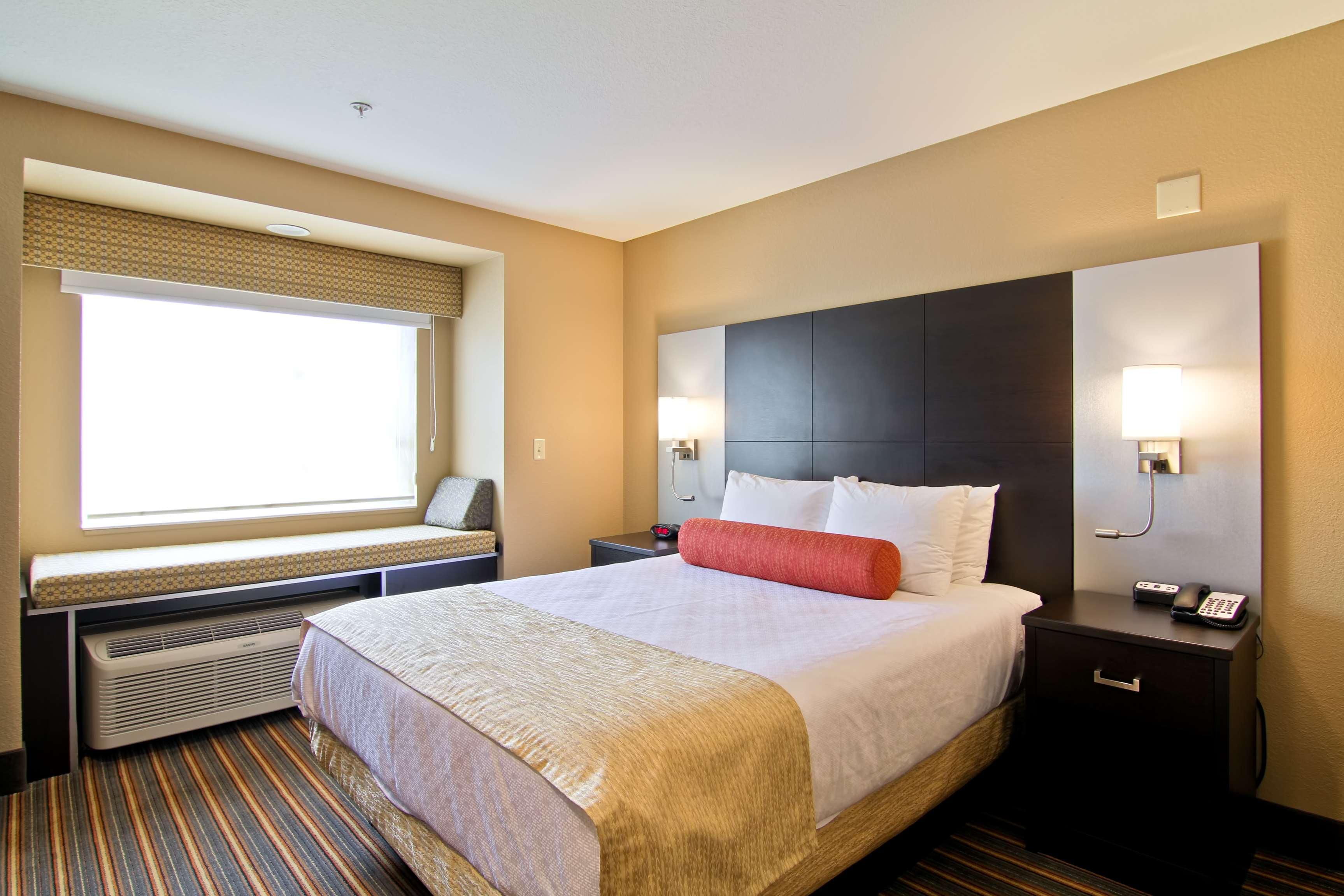 Best Western Plus Woodstock Inn & Suites Екстериор снимка