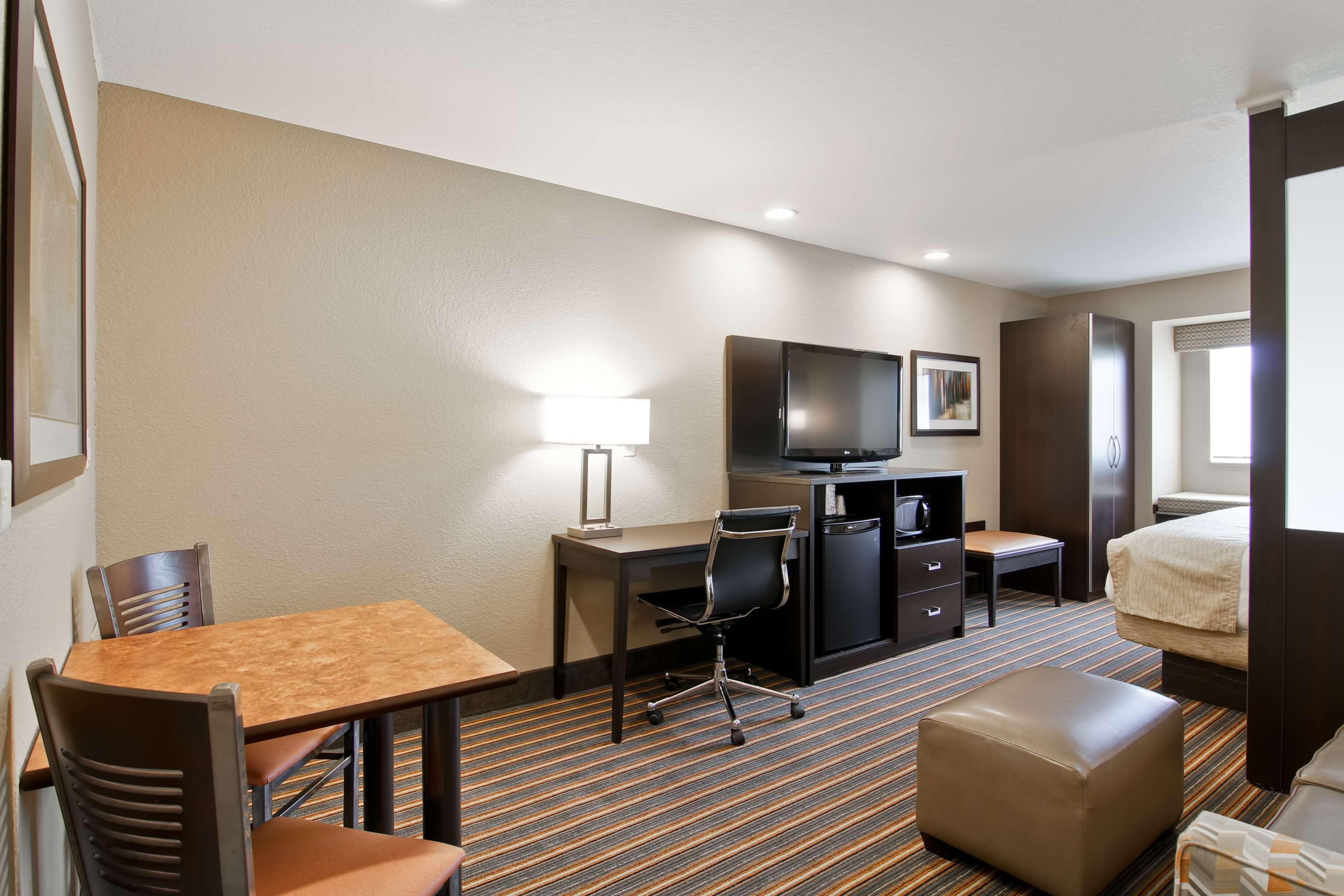 Best Western Plus Woodstock Inn & Suites Екстериор снимка
