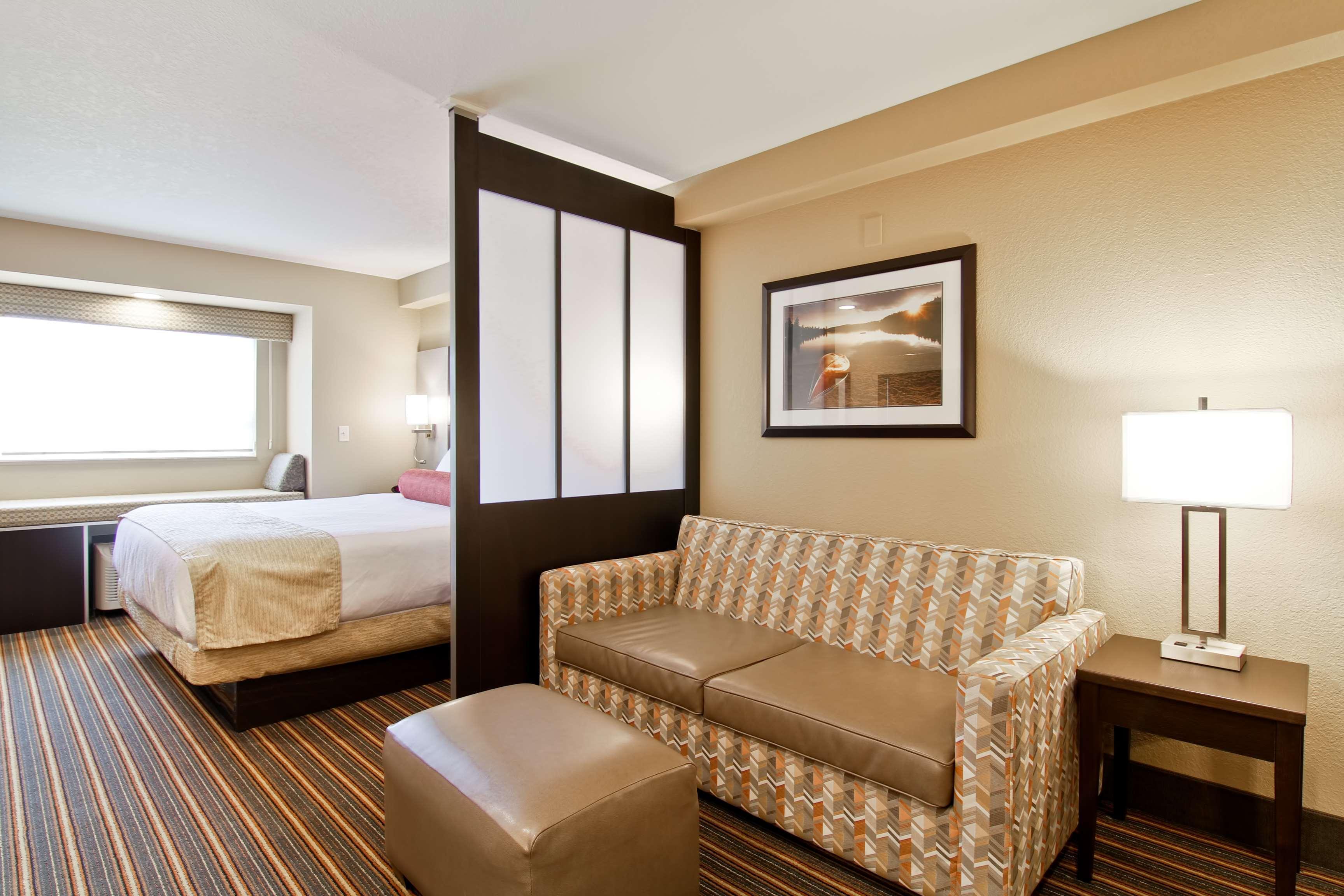 Best Western Plus Woodstock Inn & Suites Екстериор снимка