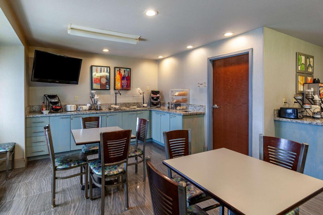 Best Western Plus Woodstock Inn & Suites Екстериор снимка