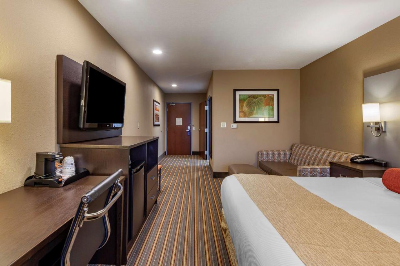 Best Western Plus Woodstock Inn & Suites Екстериор снимка