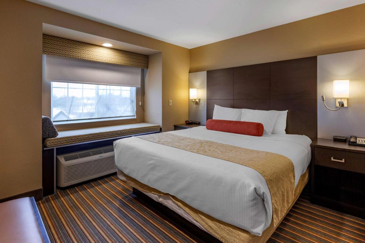 Best Western Plus Woodstock Inn & Suites Екстериор снимка