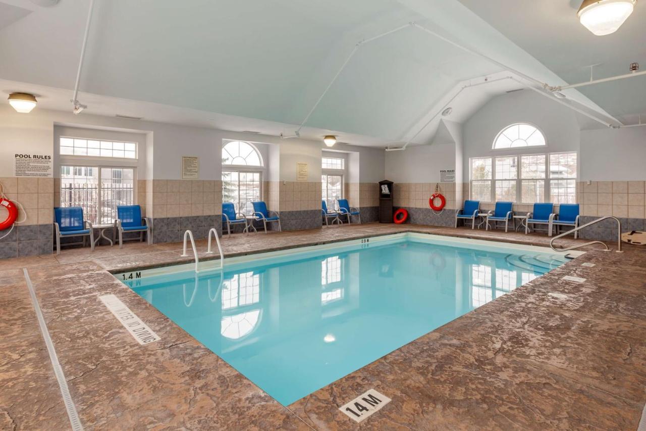 Best Western Plus Woodstock Inn & Suites Екстериор снимка