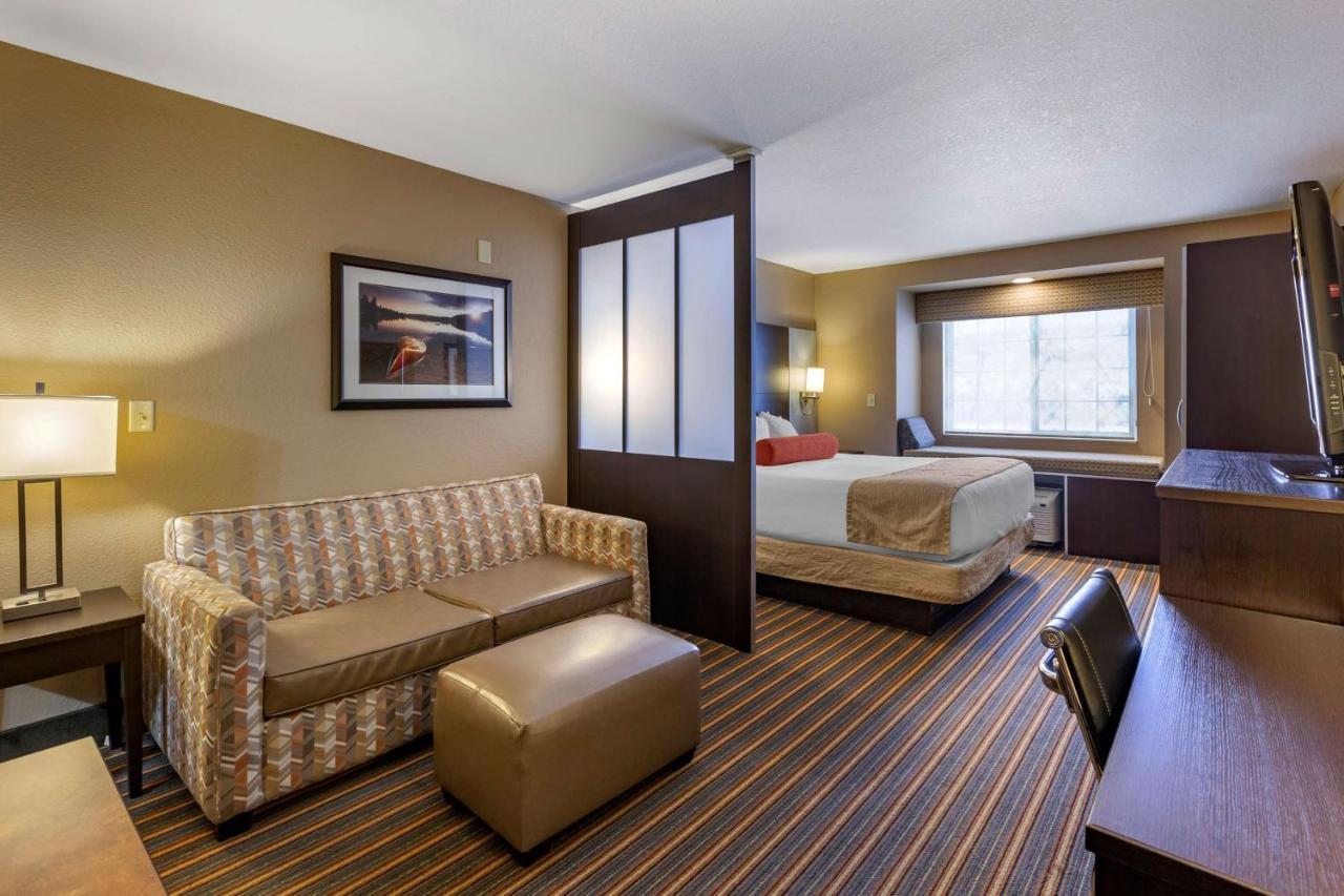 Best Western Plus Woodstock Inn & Suites Екстериор снимка
