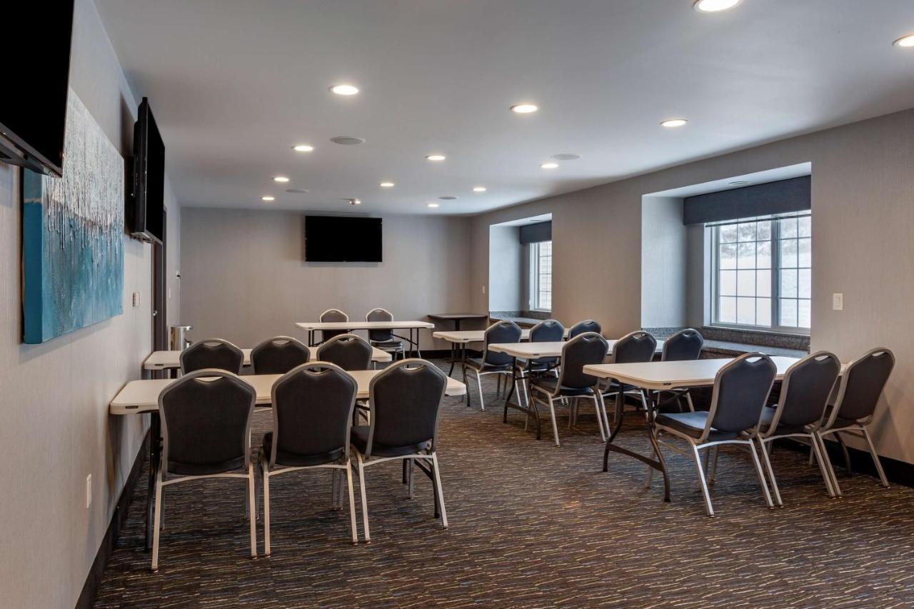 Best Western Plus Woodstock Inn & Suites Екстериор снимка