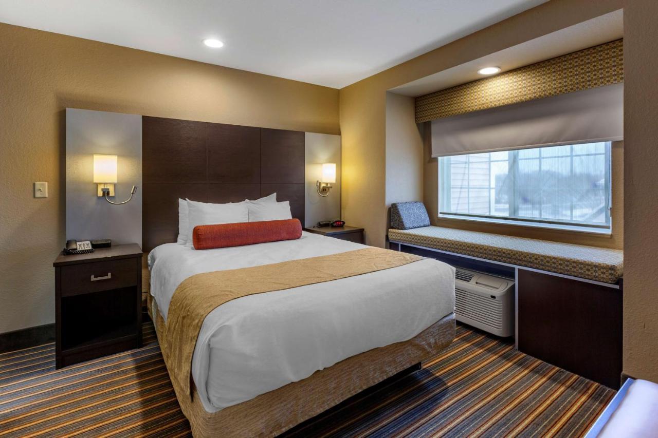 Best Western Plus Woodstock Inn & Suites Екстериор снимка