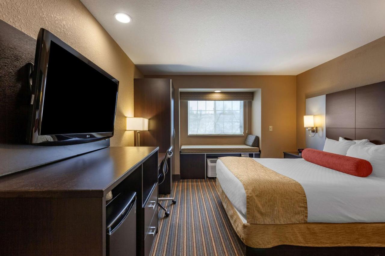 Best Western Plus Woodstock Inn & Suites Екстериор снимка