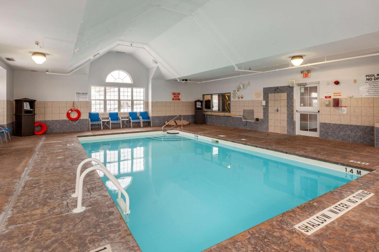 Best Western Plus Woodstock Inn & Suites Екстериор снимка