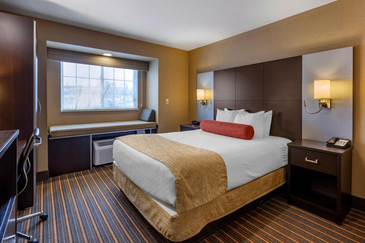 Best Western Plus Woodstock Inn & Suites Екстериор снимка