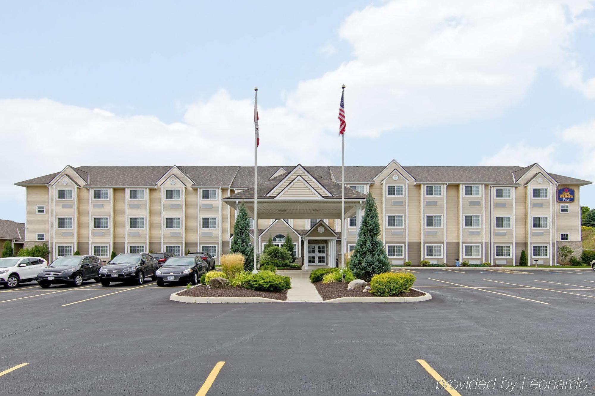 Best Western Plus Woodstock Inn & Suites Екстериор снимка