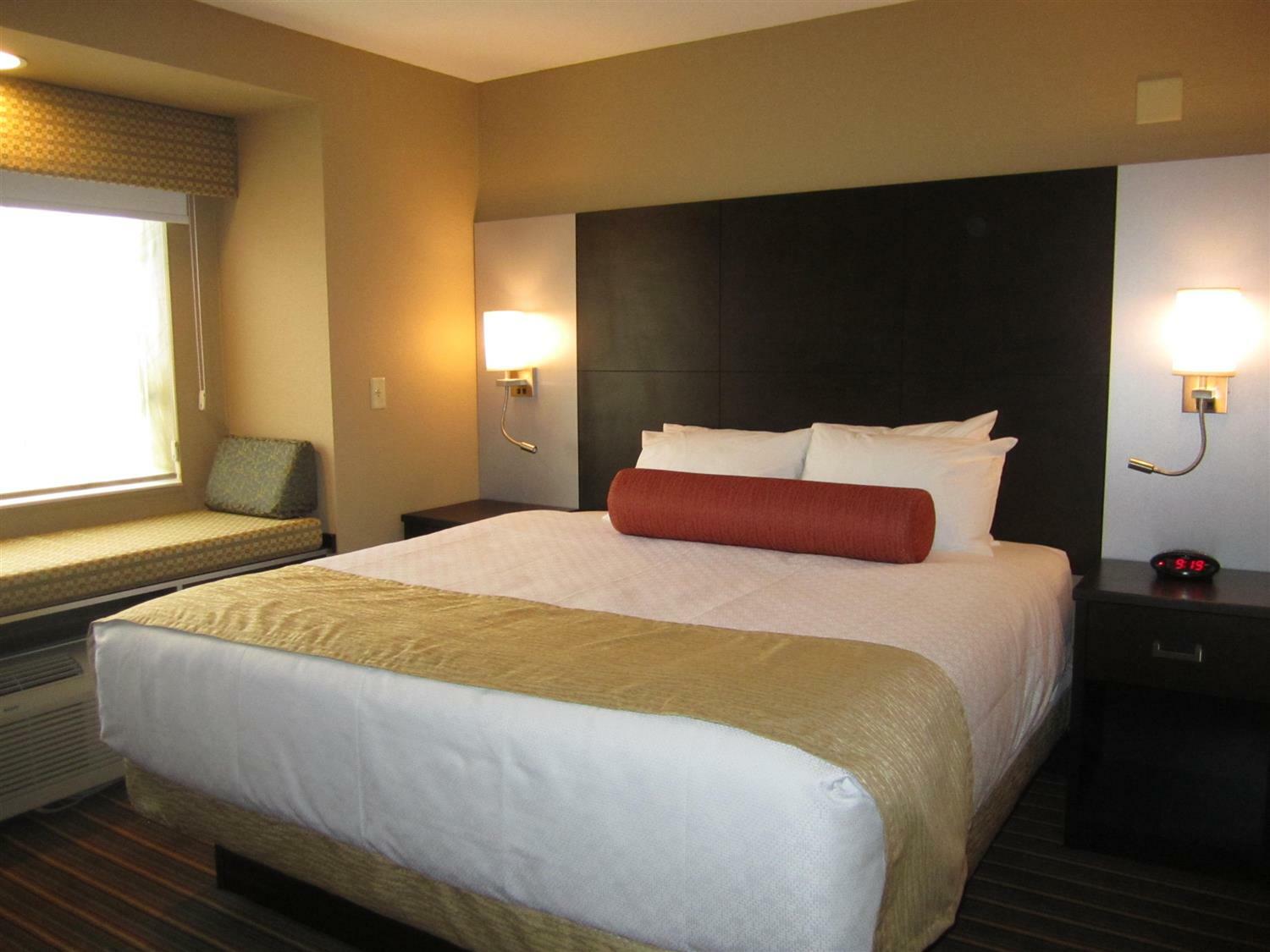 Best Western Plus Woodstock Inn & Suites Екстериор снимка